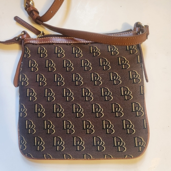 Dooney & Bourke Women's Brown Signature Logo Crossbody Bag in EUC - Picture 5 of 10